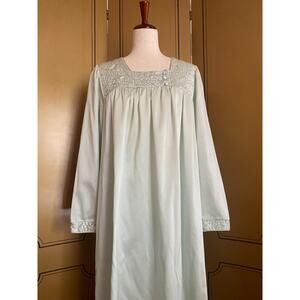 Vintage sleeping gown in pale mint, size L